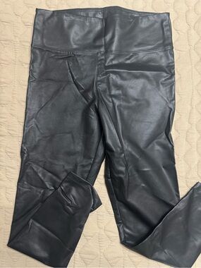 American Eagle Black Faux Leather Leggings Size Large Short